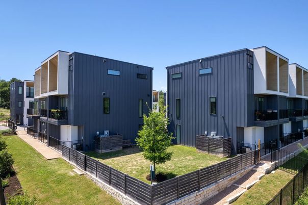 Exterior, Facade, Modern
