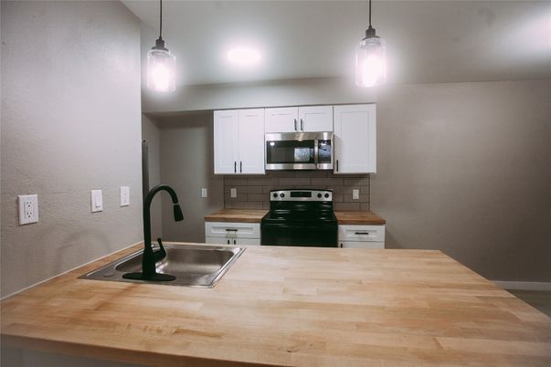 Interior, Kitchen, Pendant Lights, Recessed Lighting, Stainless Steel Appliances