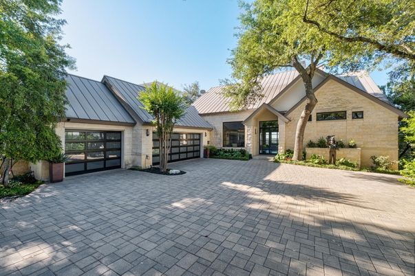 Attached, Exterior, Facade, Ranch