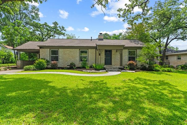 Backyard, Exterior, Facade, Brick Facade, Ranch