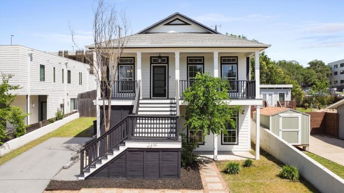 Exterior, Facade, Queen Anne Victorian