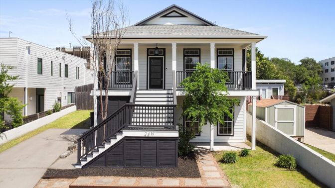 Exterior, Facade, Queen Anne Victorian
