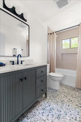 Bathroom, Interior, Recessed Lighting
