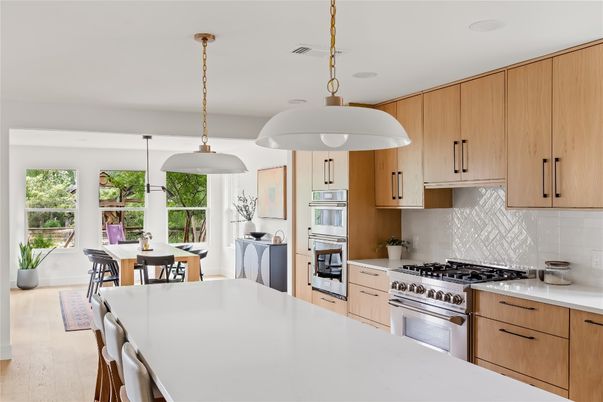 Dining room, Interior, Kitchen, Pendant Lights, Stainless Steel Appliances