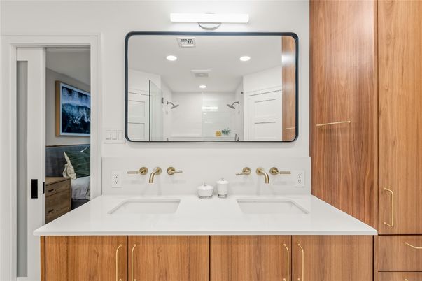 Bathroom, Dual Sink Vanities, Interior, Recessed Lighting