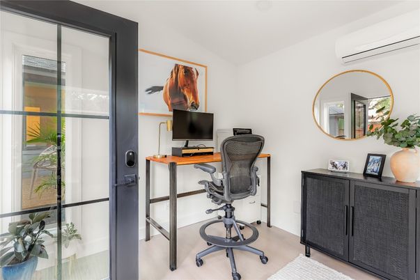 Home Office, Interior