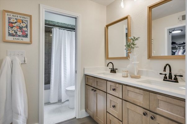 Bathroom, Dual Sink Vanities, Interior