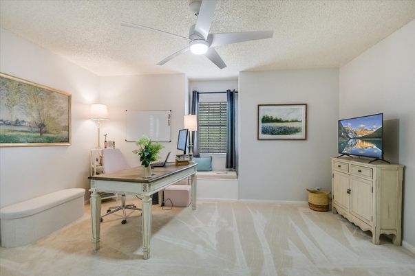 Home Office, Interior