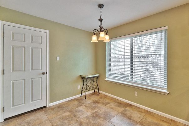 Empty room, Interior, Pendant Lights