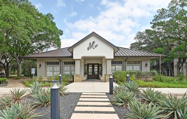 Exterior, Facade, Ranch