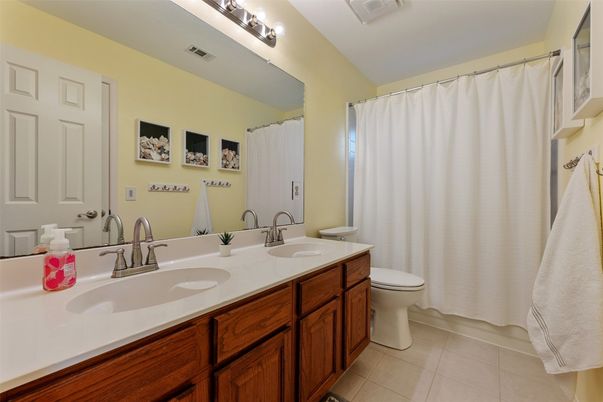 Bathroom, Dual Sink Vanities, Interior