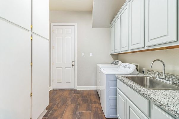 Interior, Washer, Wood Texture Flooring