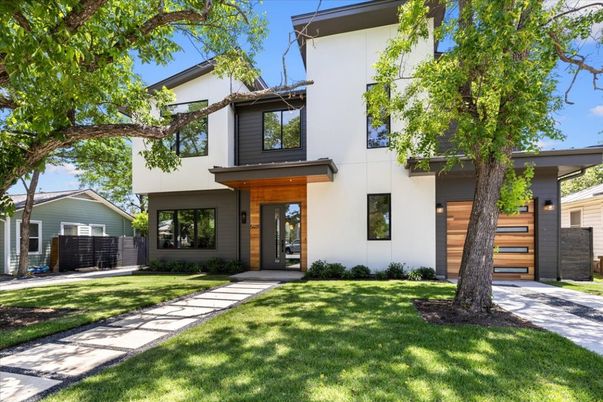 Backyard, Exterior, Facade, Modern