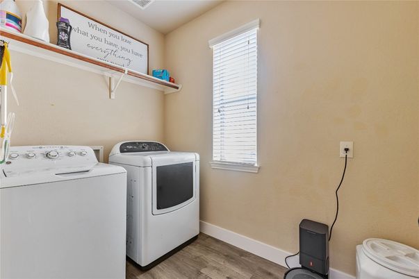 Interior, Washer, Wood Texture Flooring