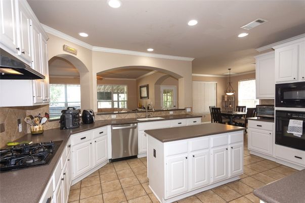 Dining room, Interior, Kitchen, Pendant Lights, Recessed Lighting, Stainless Steel Appliances