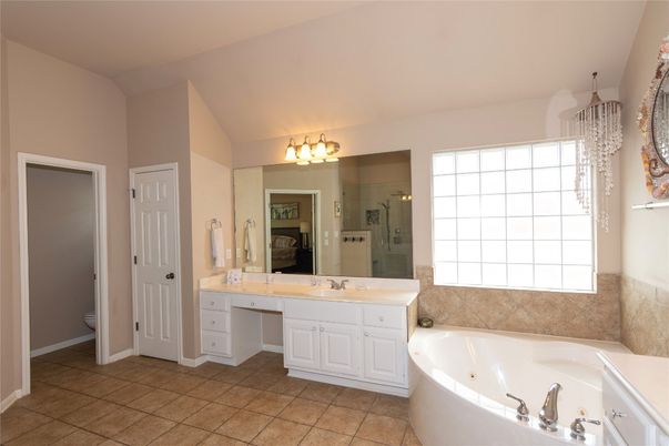 Bathroom, Dual Sink Vanities, Interior