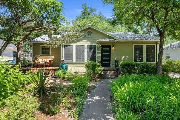 Exterior, Facade, Ranch