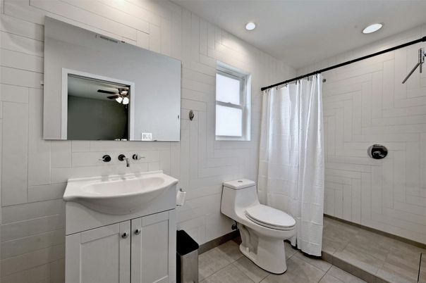 Bathroom, Interior, Recessed Lighting
