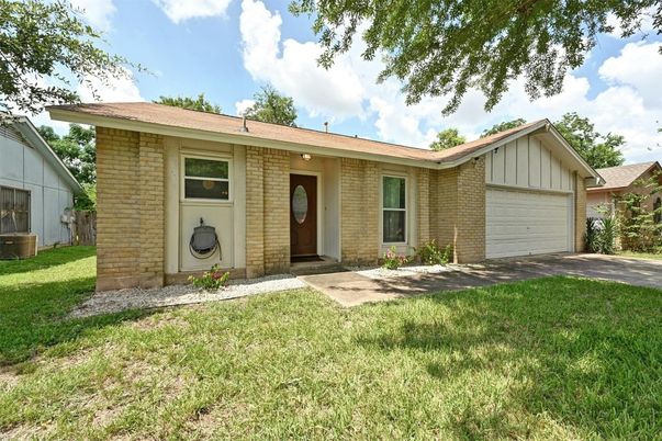 Attached, Backyard, Exterior, Facade, Brick Facade, Ranch