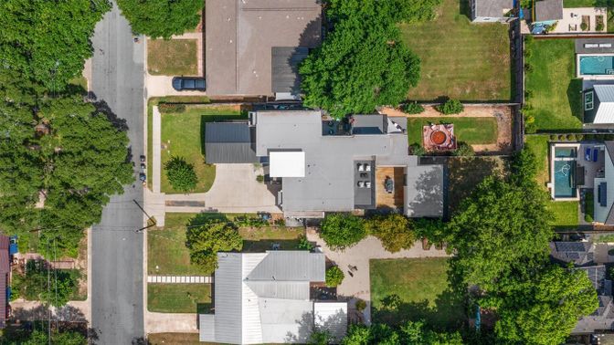 Exterior, Drone