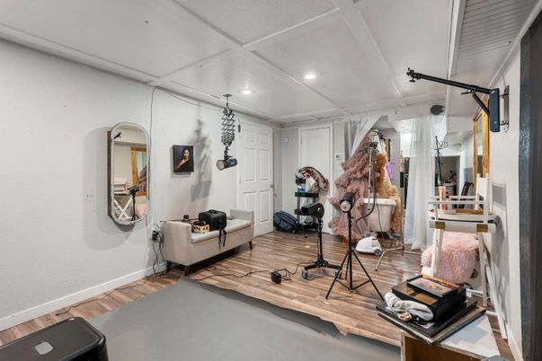 Fitness Equipment, Interior, Recessed Lighting, Wood Texture Flooring