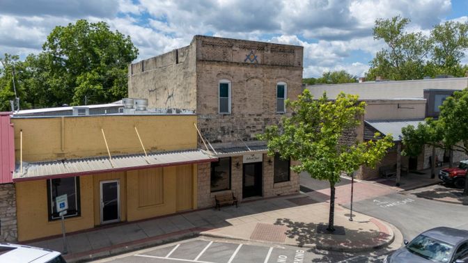 Exterior, Facade, Modern