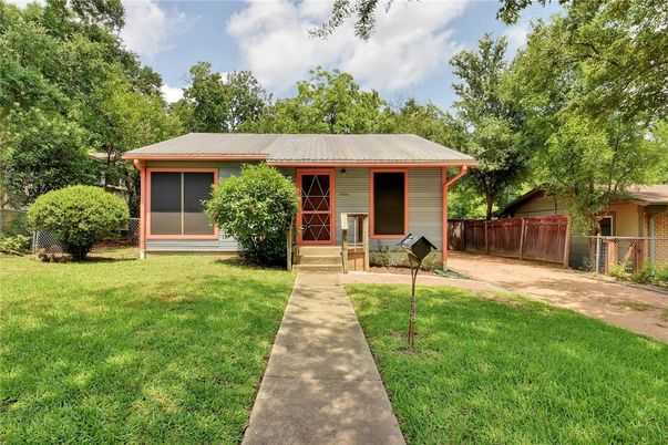 Backyard, Exterior, Facade, Ranch