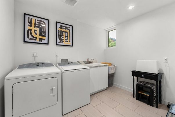 Interior, Recessed Lighting, Washer, Wood Texture Flooring