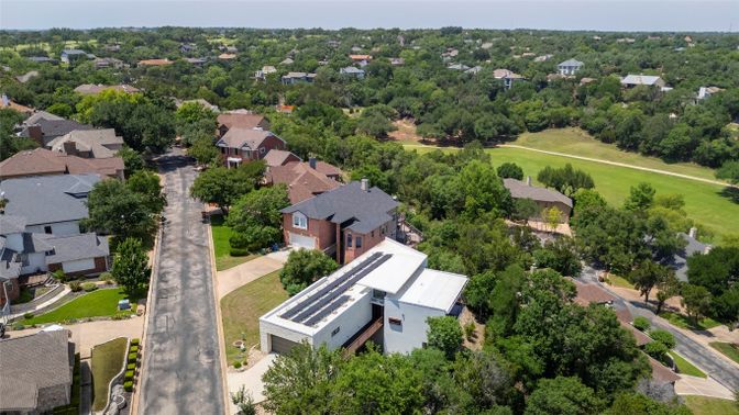 Exterior, Drone