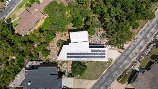 Exterior, Drone