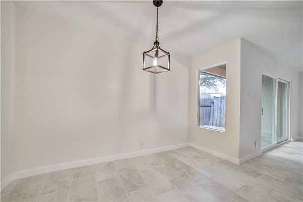 Empty room, Interior, Pendant Lights