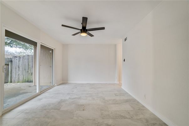 Empty room, Interior