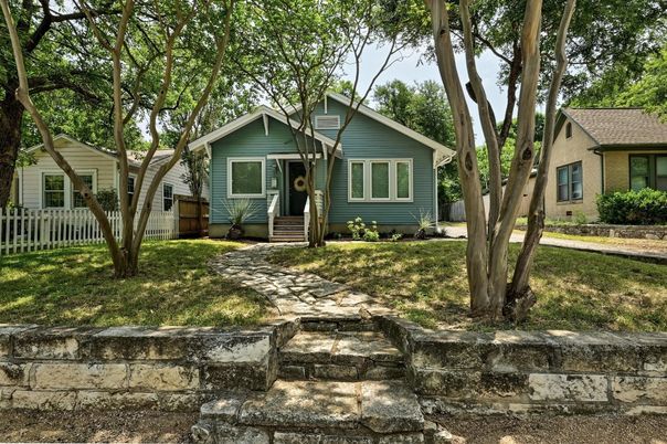 Exterior, Facade, American Craftsman