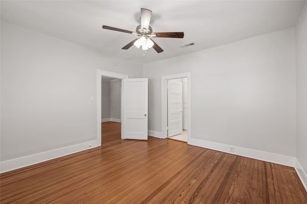 Chandelier, Empty room, Interior, Wood Texture Flooring