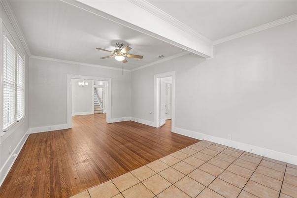 Empty room, Interior