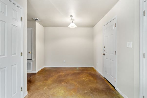 Empty room, Interior, Pendant Lights
