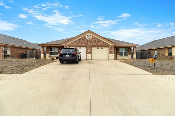 Attached, Exterior, Facade, Brick Facade, Ranch