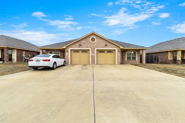 Attached, Exterior, Facade, Brick Facade, Ranch