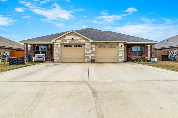 Attached, Exterior, Facade, Brick Facade, Ranch