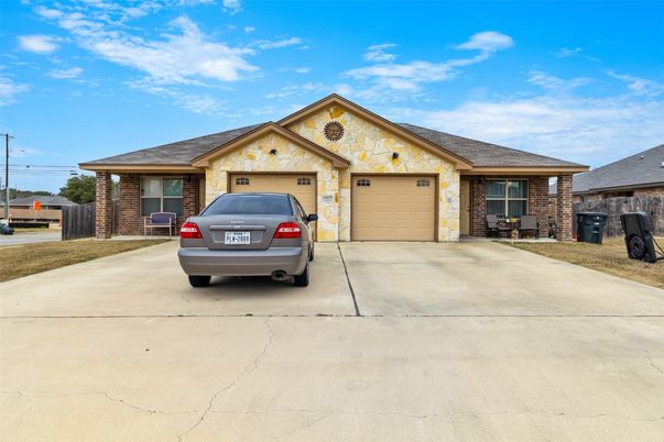 Attached, Exterior, Facade, Brick Facade, Ranch