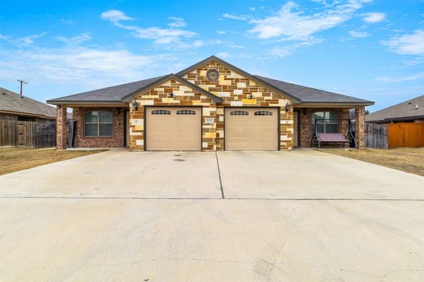 Attached, Exterior, Facade, Brick Facade, Ranch
