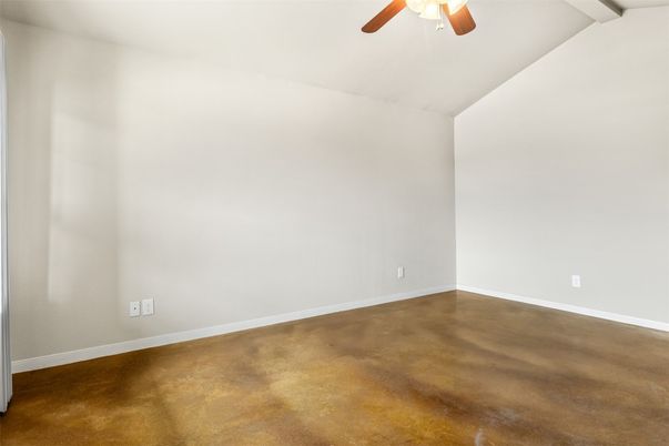 Empty room, Interior