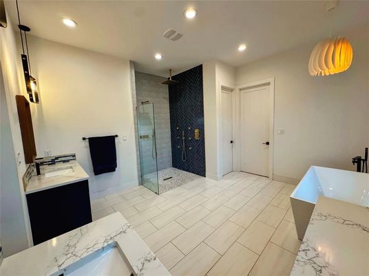Bathroom, Glass Shower, Interior, Pendant Lights, Recessed Lighting