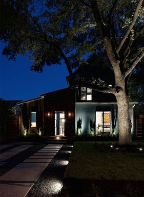Exterior, Facade, Modern