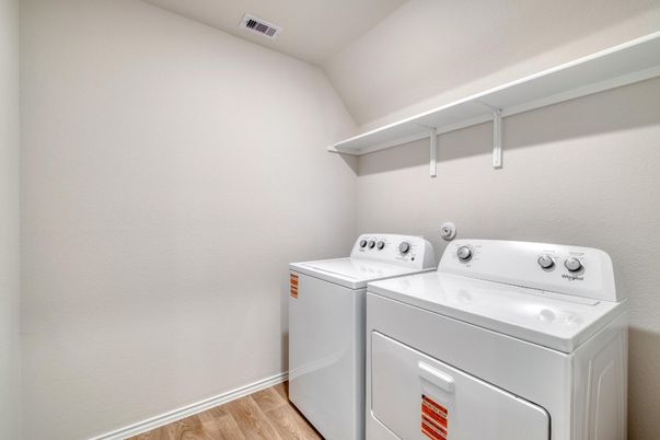 Interior, Washer, Wood Texture Flooring