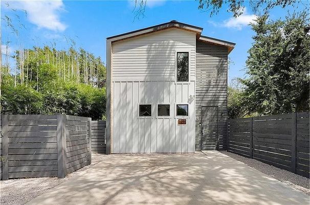 Detached Garage, Exterior