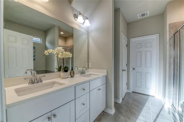 Bathroom, Dual Sink Vanities, Interior, Recessed Lighting