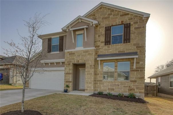 Attached, Exterior, Facade, American Craftsman