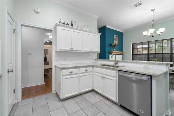 Chandelier, Interior, Kitchen, Wood Texture Flooring