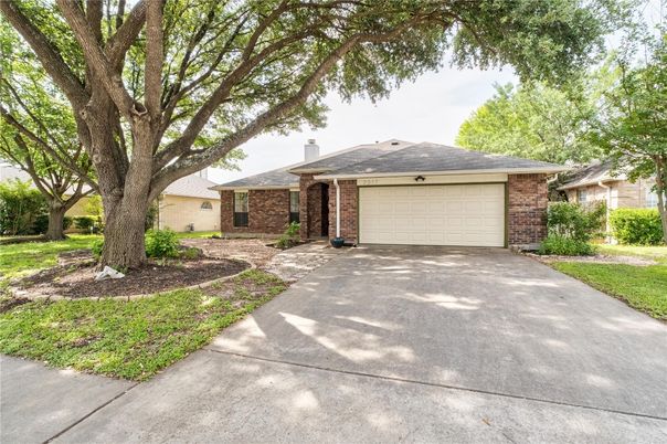 Attached, Exterior, Facade, Brick Facade, Ranch